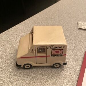 Light up Cupid express truck